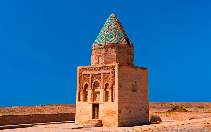 Kunya Urgench - Il Arslan Mausoleum