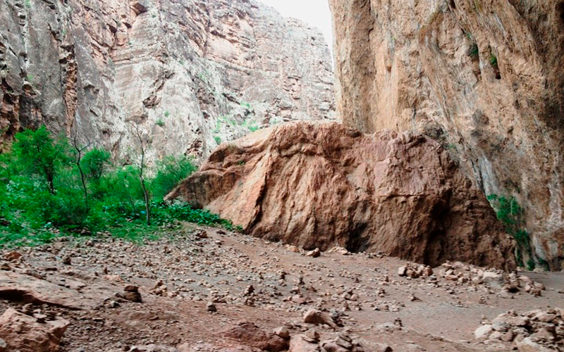 Kyrk Gyz pilgrim cave